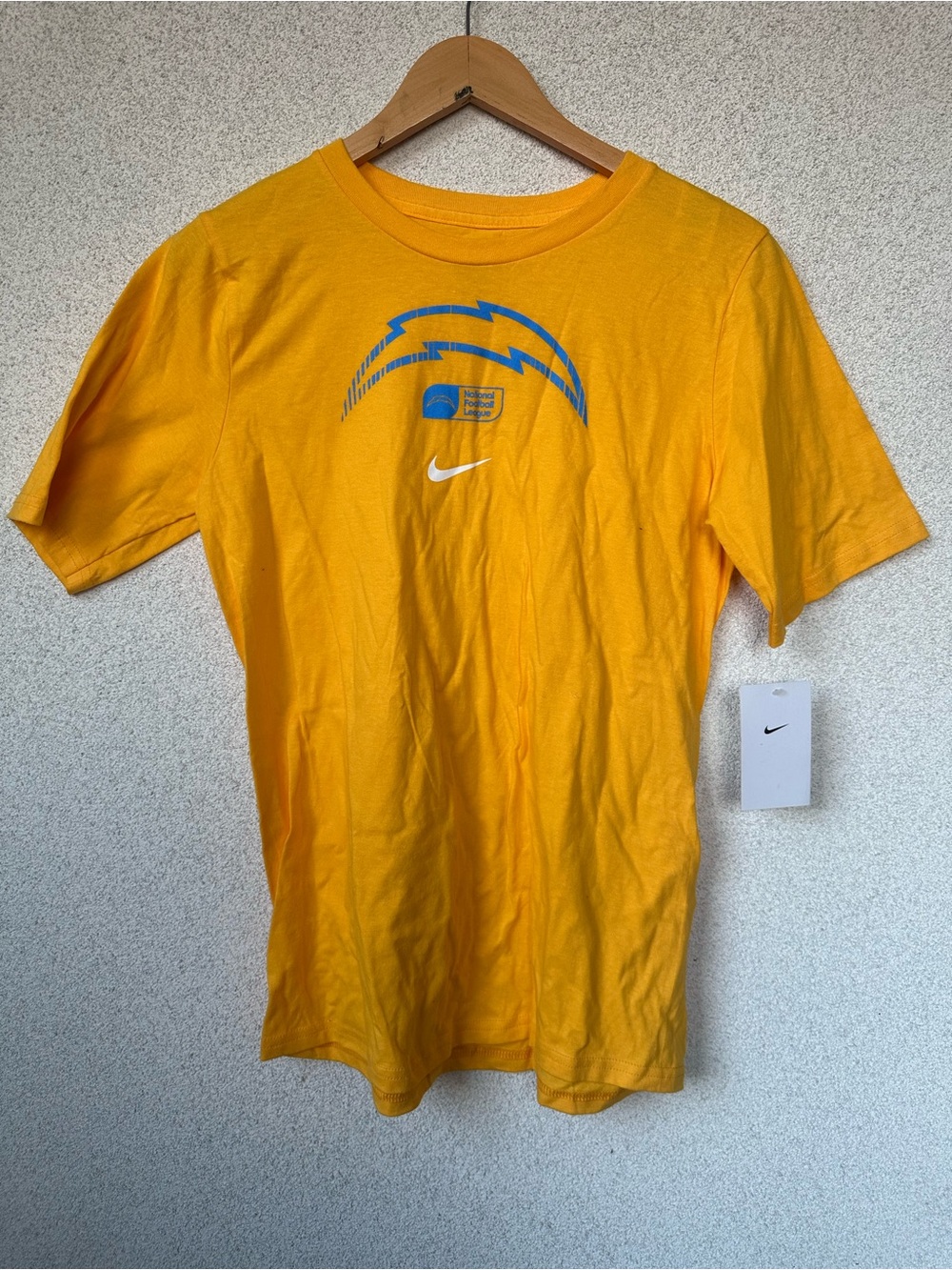 Nike Los Angeles Chargers NFL, Size Youth XL 18/20 Yellow Graphic Tee NWT